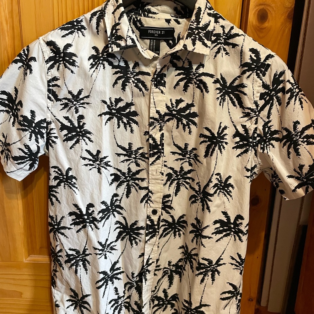 Men’s size medium Black and white shirt